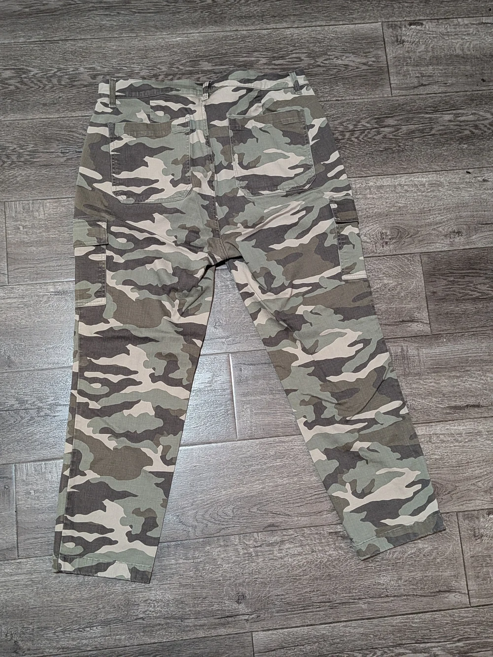 Women's Vintage Straight Cargo Pants Camo Green Size 32 Crop Utility